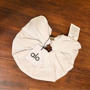 ALO Yoga Cream Oversized Scrunchie